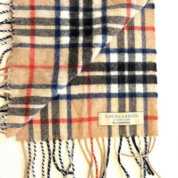 Lochcarron of Scotland Women’s Lambswool Scarf - Picture 5 of 13